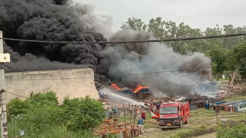A large fire erupts at a chemical plant in Sabhapur, Delhi