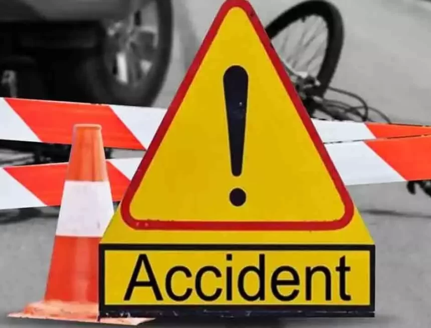 1518667-accident Nine Killed in a road accident involving a truck carrying mangoes in Andhra Pradesh