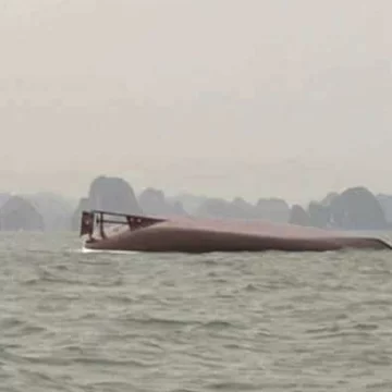 Tourist Boat Overturns in Vietnam’s Ha Long Bay, 34 Dead, 8 Missing