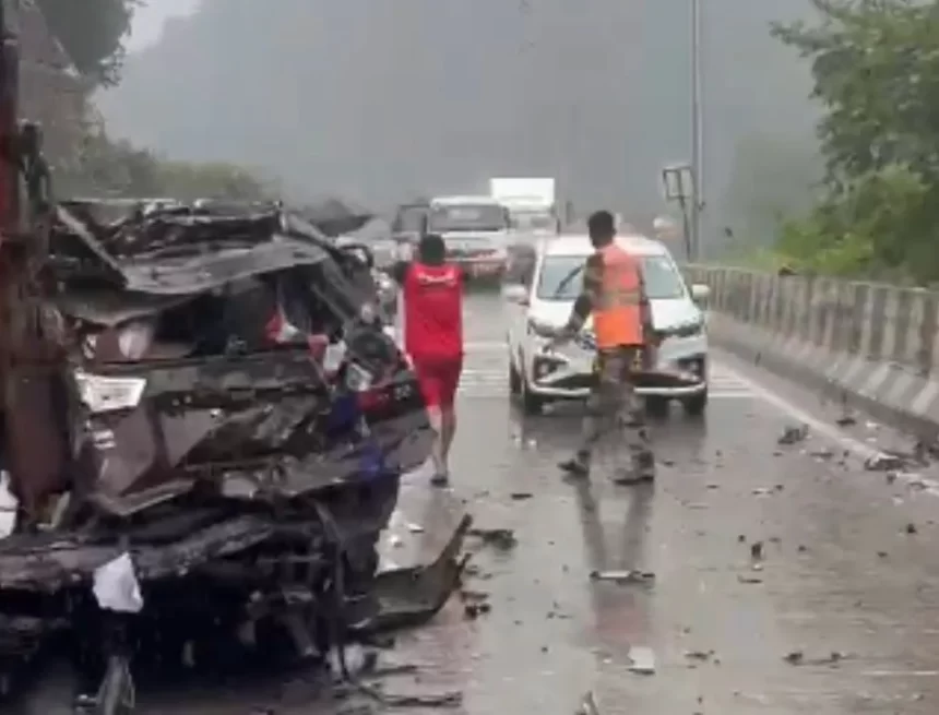 Mumbai-Pune Expressway: 16 Vehicles Collide In Downpour, 1 Dead