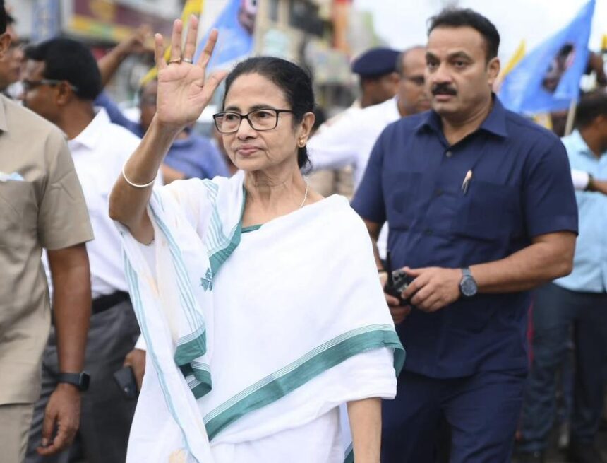 PTI06_25_2025_000324B Kolkata: Mamata Banerjee leads a rally over the targeting of Bengali migrants