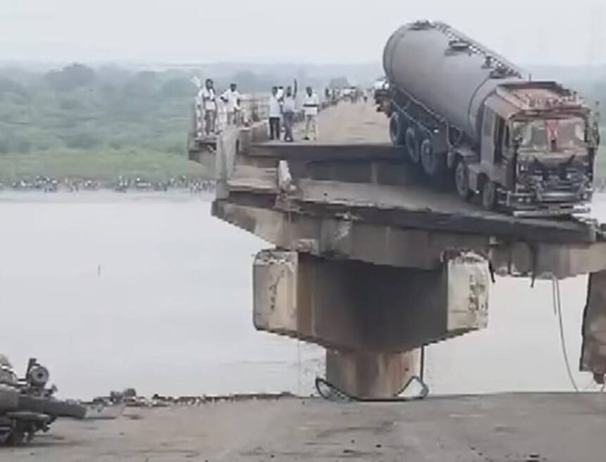9 Dead reported as a bridge collapses in Gujarat, vehicles Plunge into river; PM has announced Ex-Gratia