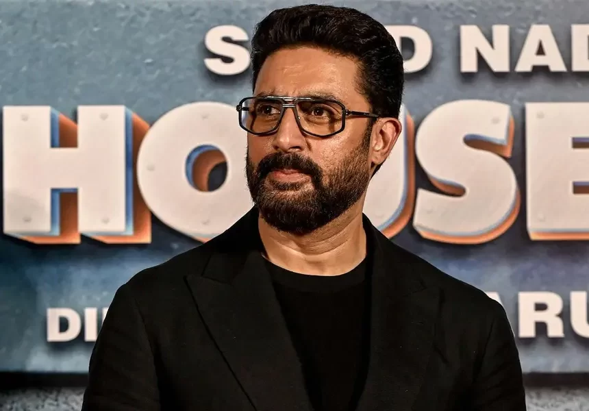 Abhishek Bachchan marks 25 years in the Bollywood industry alongside his fans, while Big B expresses his admiration for him