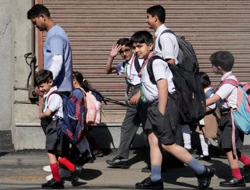 cbse-schools-3-2025-05-00e75da9305d75ee14cf1c2e75aed485-16x9 Schools are closed today in various districts Across India Due to Kanwar Yatra