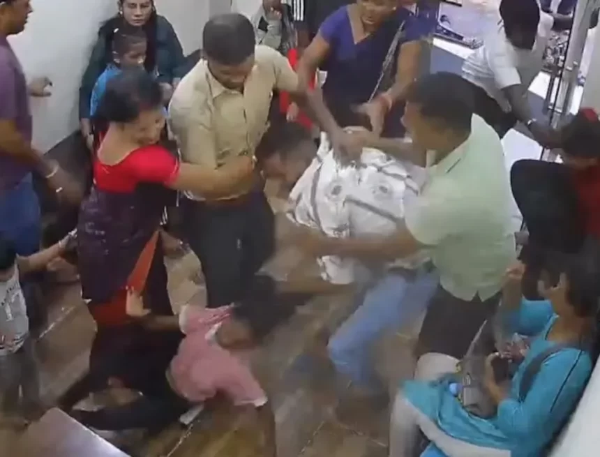 fki6v4_receptionist_625x300_22_July_25 Caught on video: Receptionist kicked and pulled by hair at a clinic in Kalyan after asking a patient to wait