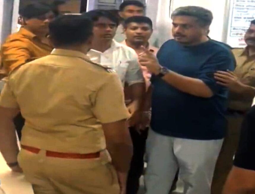 ikfg4ah4_rohit-pawar_160x120_20_July_25 Case against NCP (SP) MLA Rohit Pawar for shouting at police in Mumbai