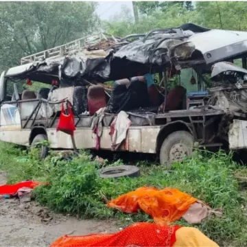18 killed as bus transporting kanwariyas collided with a truck in Jharkhand