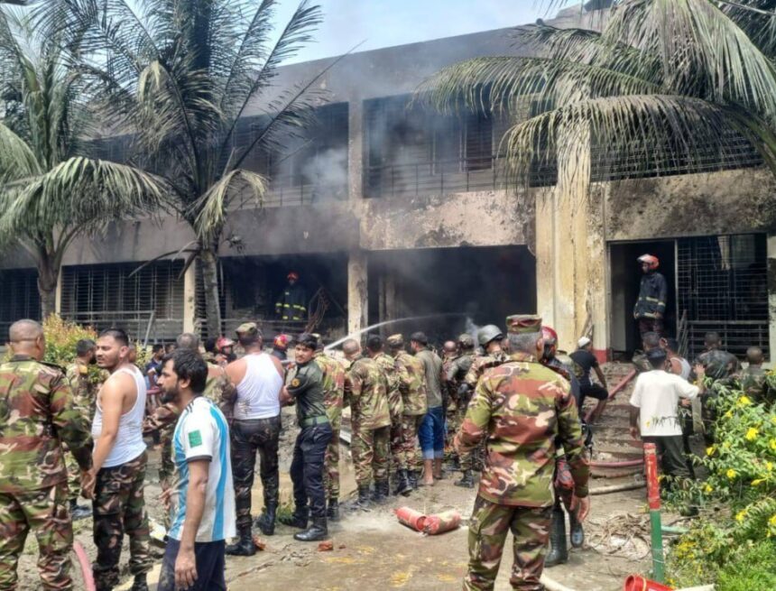 mgy0-xyV Dhaka jet crash: Who was the pilot of the F-7 aircraft to the Bangladesh Air Force?