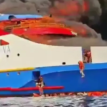 Ferry Fire Tragedy Near Indonesia: 5 Dead, Passengers Jump Into Sea to Escape Flames