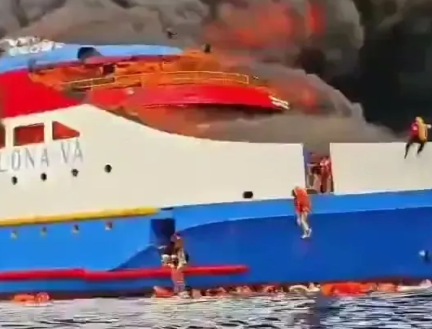 newspress-collage-ra2snyhi3-1753002124210 Ferry Fire Tragedy Near Indonesia: 5 Dead, Passengers Jump Into Sea to Escape Flames