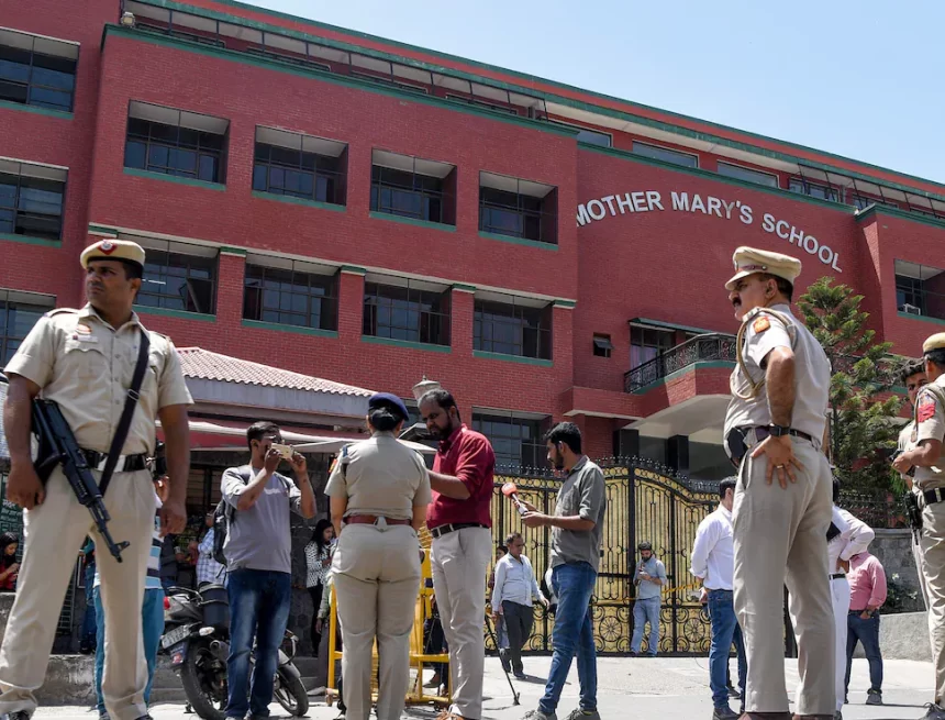 tlnv68v_delhi-school-bomb-hoax_625x300_01_May_24 10 Bomb Threats to schools in 3 Days: Delhi police probe runs ‘Dark Web’