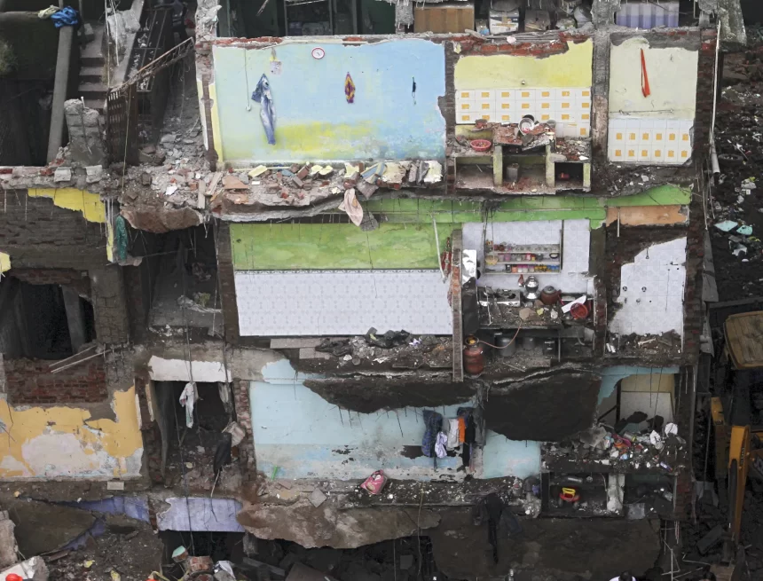 000_8QE4GT 3 Dead,9 Injured After Four-Storey Building Collapses in Virar; Rescue Operation Continues