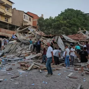 A 6.1 magnitude earthquake struck Balikesir, Turkey, 1 kills & causing buildings to collapse