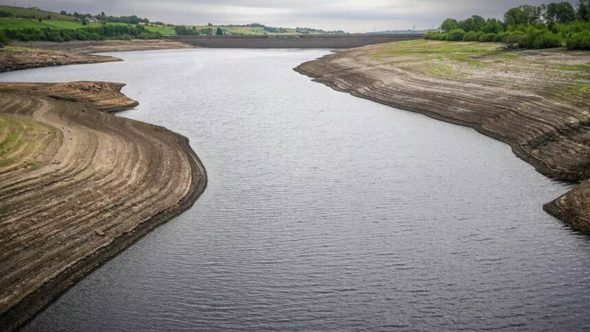 123266584 UK Urges Citizens to Delete Emails, Photos to Help Tackle Water Crisis