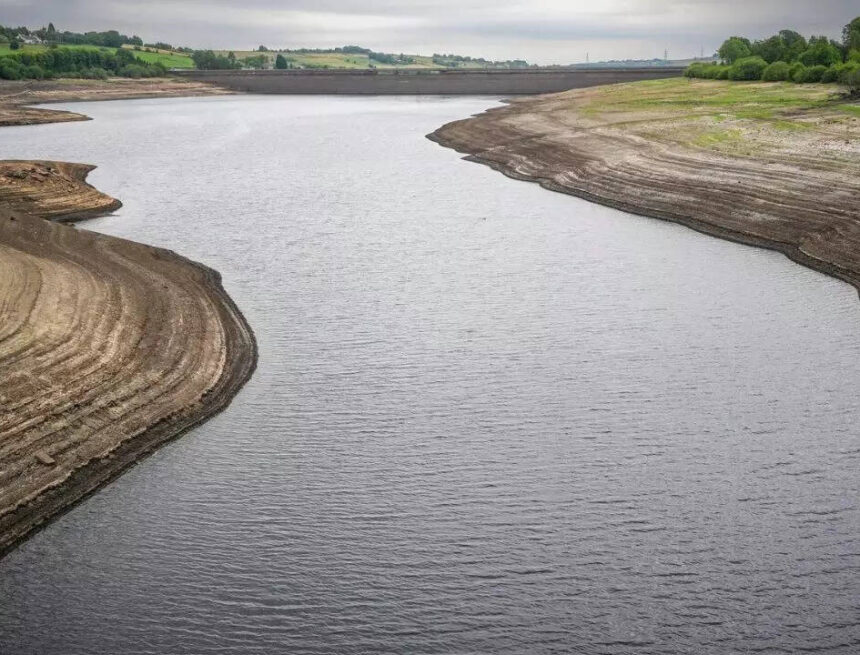 UK Urges Citizens to Delete Emails, Photos to Help Tackle Water Crisis