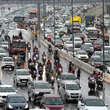 SC Questions Toll Collection Amid 12-Hour Kerala Highway Jam, Cites Delhi Rain Chaos