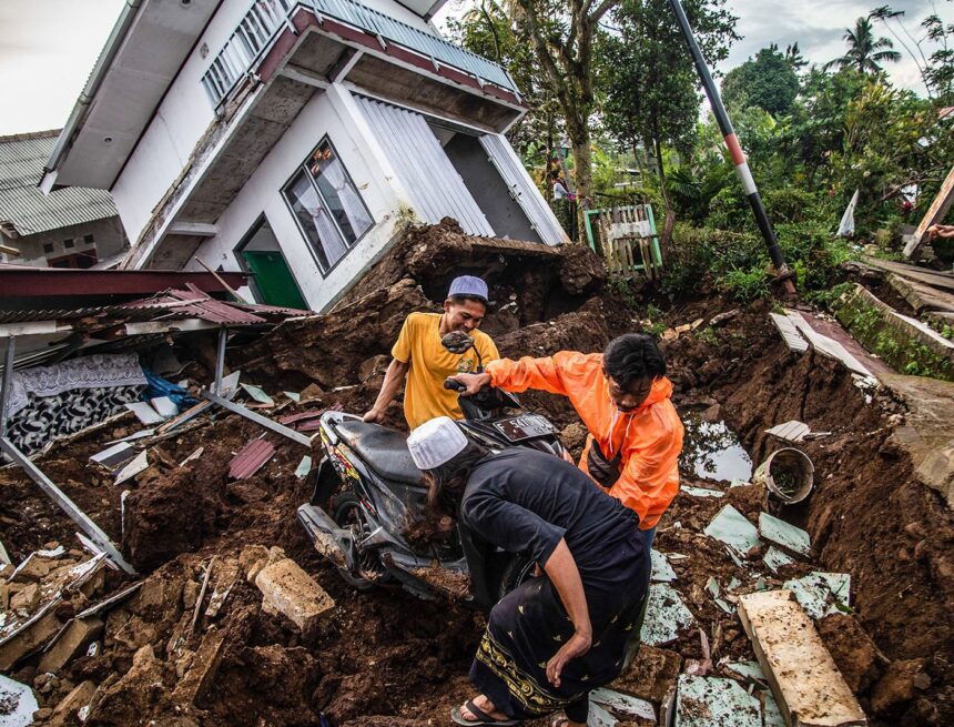 221122101750-03-indonesia-quake-112222 Earthquake of Magnitude 5.7 Hits Indonesia; 4.9 Magnitude Quake Jolts Afghanistan