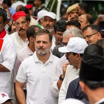 Delhi Police detain Rahul Gandhi, INDIA bloc MPs during protest march to ECI