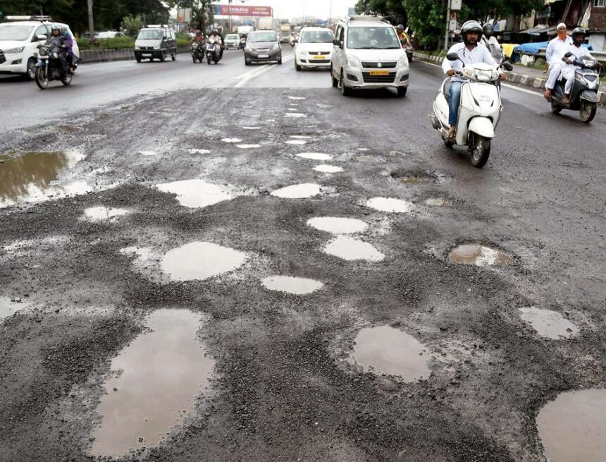 727651-potholes-19-2 Congress Leaders Protest Outside Nagpur Municipal Corporation Over Potholes