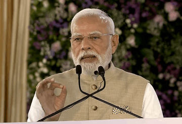 PM Modi Highlights Strong India-Japan Ties, Flags Off Maruti Suzuki e-Vitara EV in Gujarat