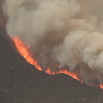 A large wildfire is currently raging in California, putting hundreds of buildings in jeopardy