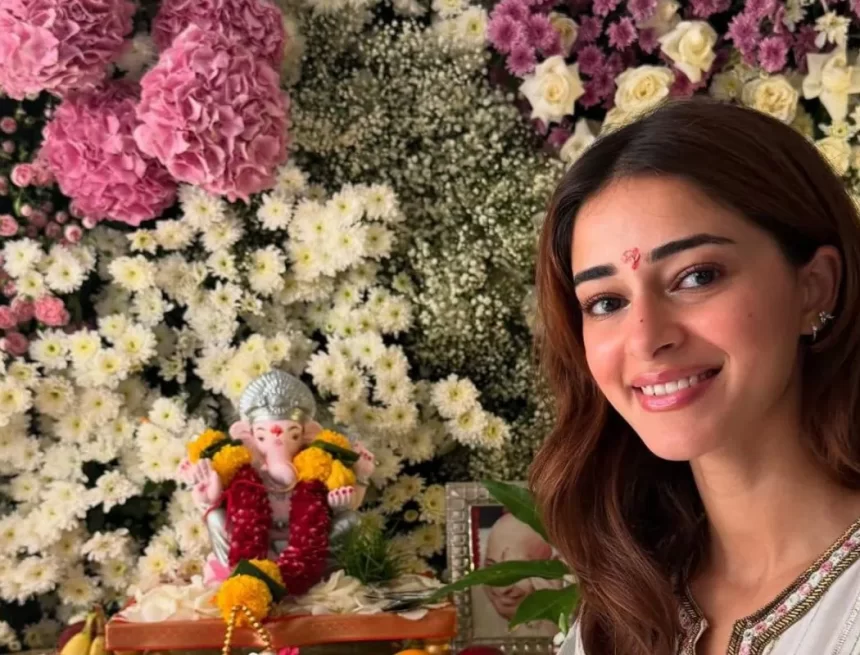 Untitled-design-2025-08-27T161421.244-2025-08-f7d0620c7f3ff919f1899e917927ea35-3x2 Ananya Panday Celebrates Eco-Friendly Ganesh Visarjan at Home in Mumbai