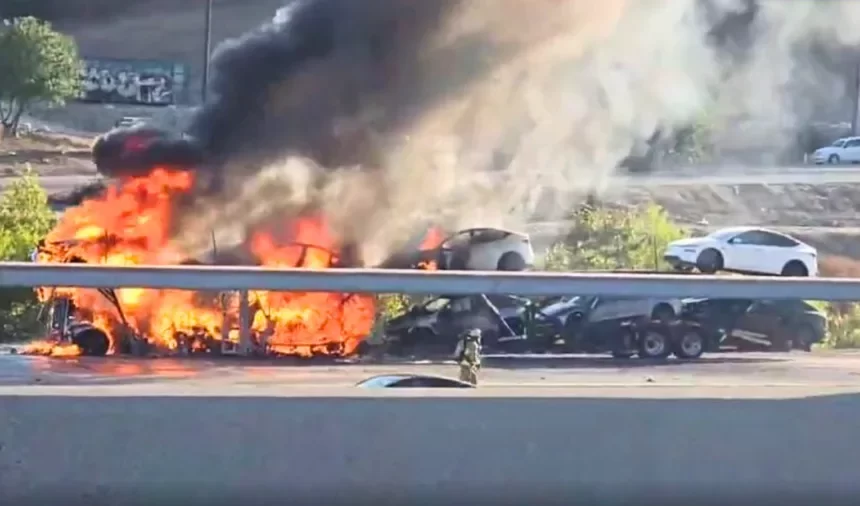 cb0b7e8813df7e364211182c794578dd Six Tesla Cars Burn After Car-Carrier Truck Catches Fire on Los Angeles Freeway