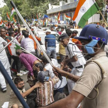 Police lathicharge protestors to stop ‘Nabanna Chalo Abhiyan’,  RG Kar rape and murder