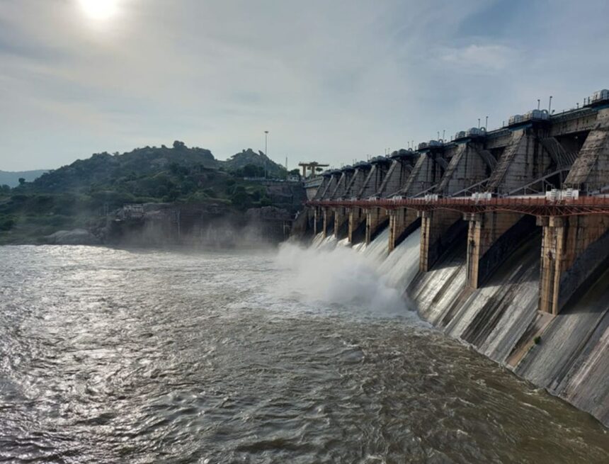 dz_1599413792 Alert Issued for Subhash Bridge Areas as Dharoi Dam Releases Water into Sabarmati River