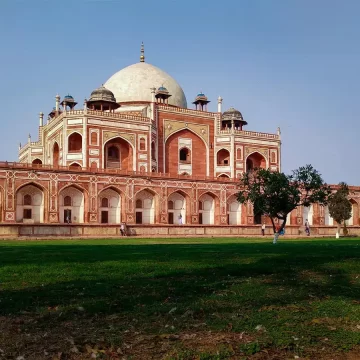 Portion of Humayun’s Tomb Dome Collapses in Delhi; Several Feared Trapped