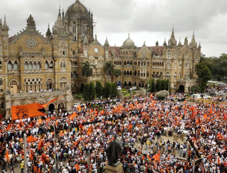 maratha-protest-1-1502275863 Massive Maratha Quota Protest Brings South Mumbai to Standstill Ahead of Azad Maidan Agitation