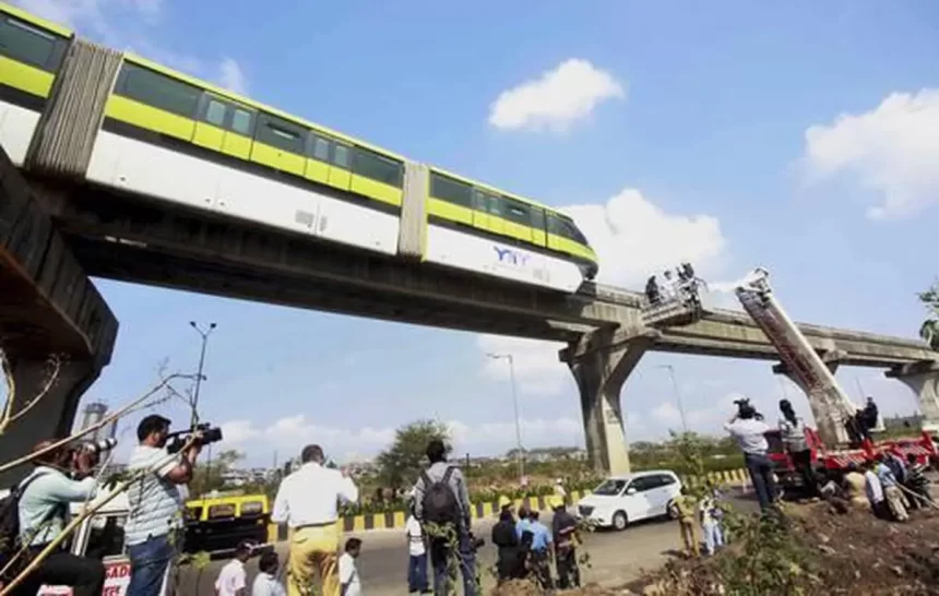 Mumbai Monorail Breakdown Strands 100 Passengers Amid Heavy Rain