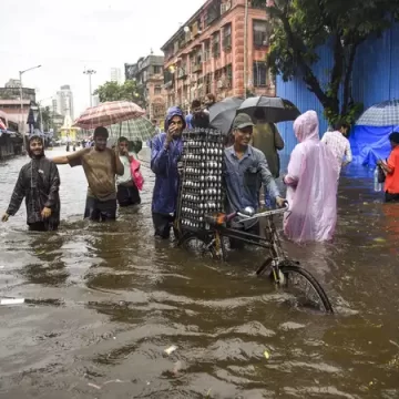 Monsoon Mayhem Grips India: Heavy Rain Lashes Delhi, IMD Issues Fresh Alerts