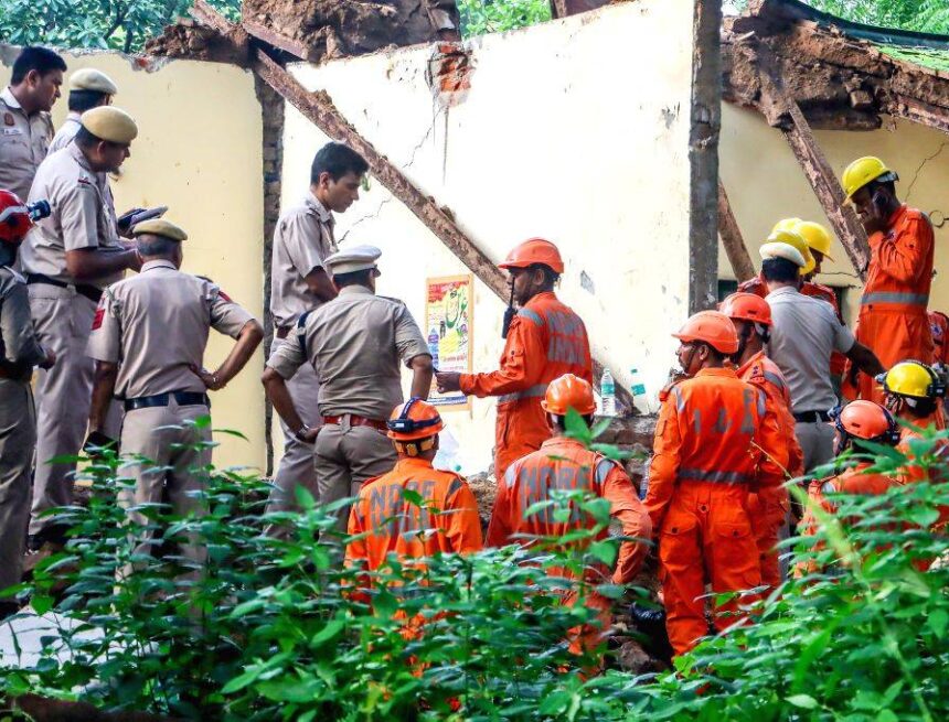 roof-of-dargah-near-humayun-s-tomb-collapses-1923359 6Dead, Including 3 Women, as Dargah Structure Collapses Near Humayun’s Tomb in Delhi