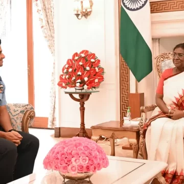 President Droupadi Murmu Meets IAF Astronaut Shubhanshu Shukla Ahead of National Space Day