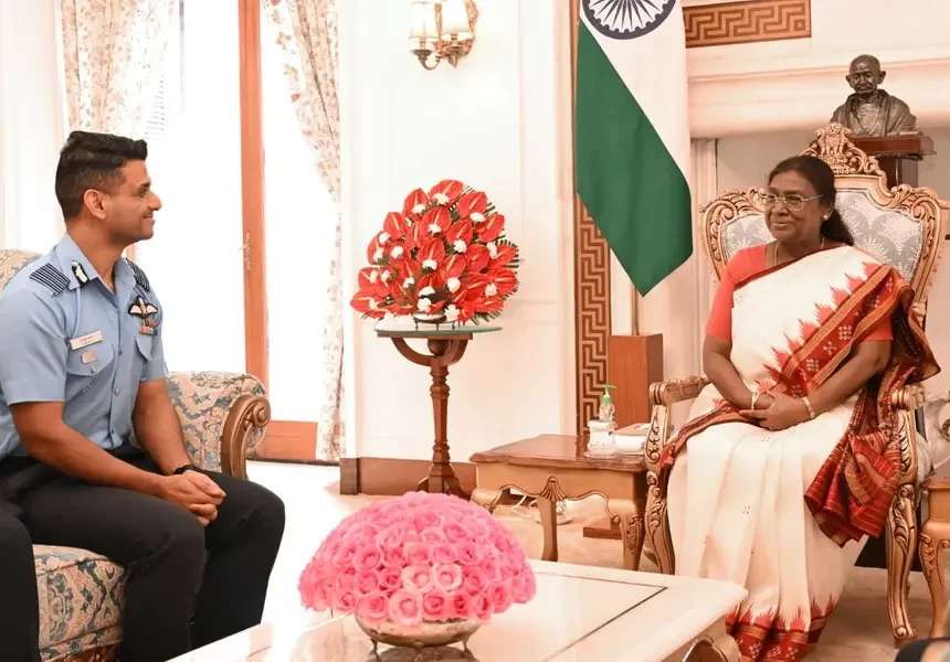 shubhanshu-shukla-with-droupadi-murmu-jpg President Droupadi Murmu Meets IAF Astronaut Shubhanshu Shukla Ahead of National Space Day