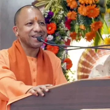 Yogi Government Ensures Adequate Fertilizer Supply for Farmers Across UP