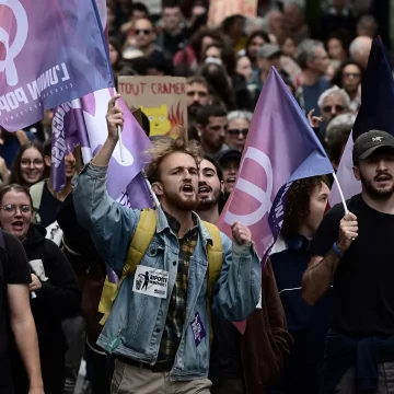 Mass Protests Sweep France After Prime Minister’s Ouster and Controversial Budget Cuts