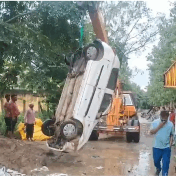 UP Family Survives After Car Falls Into 11-Foot Pit in Saharanpur