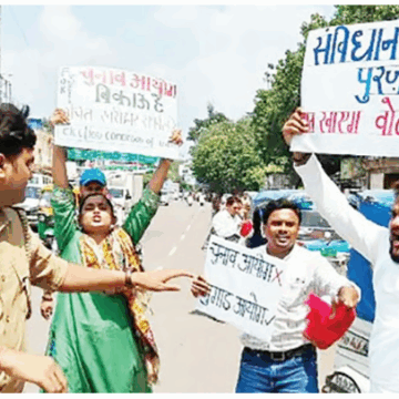 Samajwadi Party Workers Clash With Police in Lucknow Over Electoral Roll Revision