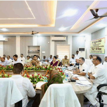 Rahul Gandhi Chairs DISHA Meeting in Raebareli; Unchahar MLA Manoj Pandey Walks Out in Protest