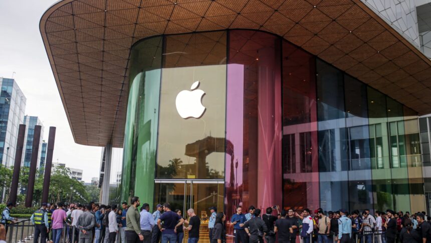 Apple Urges India to Amend Tax Laws to Support Its Expansion in the Country
