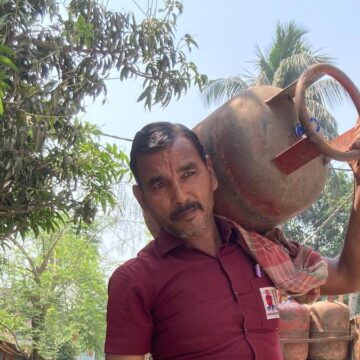 Gas Delivery Man Chhote Lal Mahato Battles Bihar Elections for 20 Years, With Grassroots Support and Unwavering Resolve