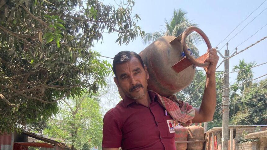 Gas Delivery Man Chhote Lal Mahato Battles Bihar Elections for 20 Years, With Grassroots Support and Unwavering Resolve