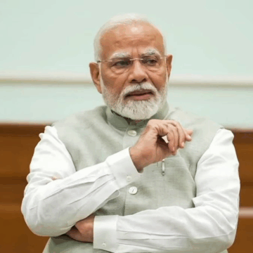 “Don’t Call Me Sir, I’m Your Brother”, PM Modi’s Candid Appeal to Booth Worker in Bihar