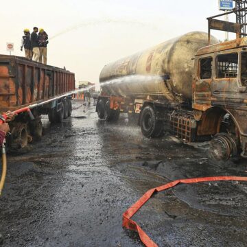 Massive Fire Erupts on Jaipur–Ajmer Highway After Collision Involving LPG Cylinder Truck