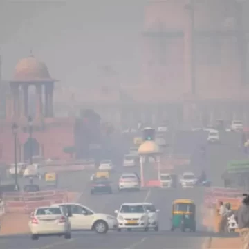 Delhi’s Toxic Air Now Linked to Surge in Rheumatoid Arthritis: Experts Warn of Joint Health Crisis