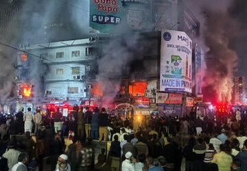 karachi-mall-fire-claims-six-lives,-building-partially-collapses