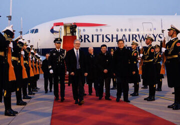 keir-starmer-lands-in-china-on-first-uk-pm-visit-in-eight-years,-seeks-reset-in-ties-and-trade-boost