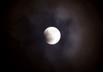 first-lunar-eclipse-of-2026-today;-temples-close-as-priests-outline-ritual-guidelines